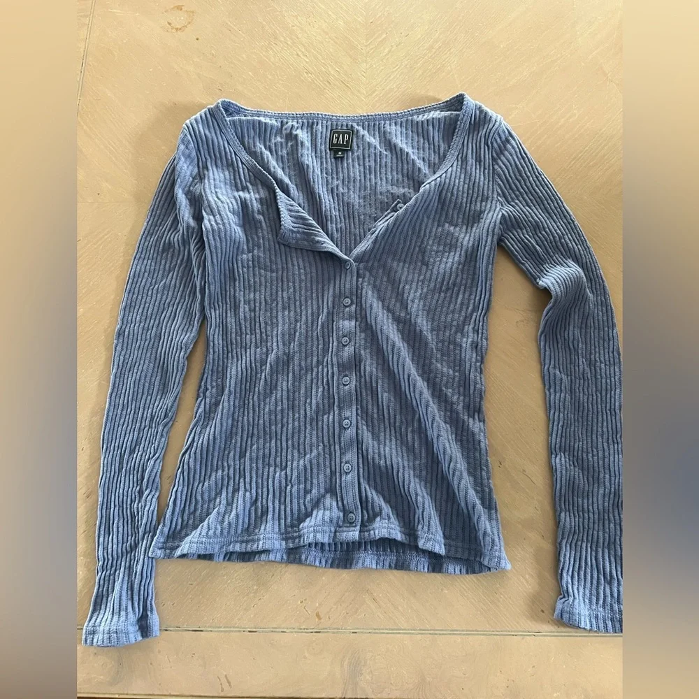 GAP Light Blue Ribbed Button-Front Long Sleeve Top - Picture 1 of 5